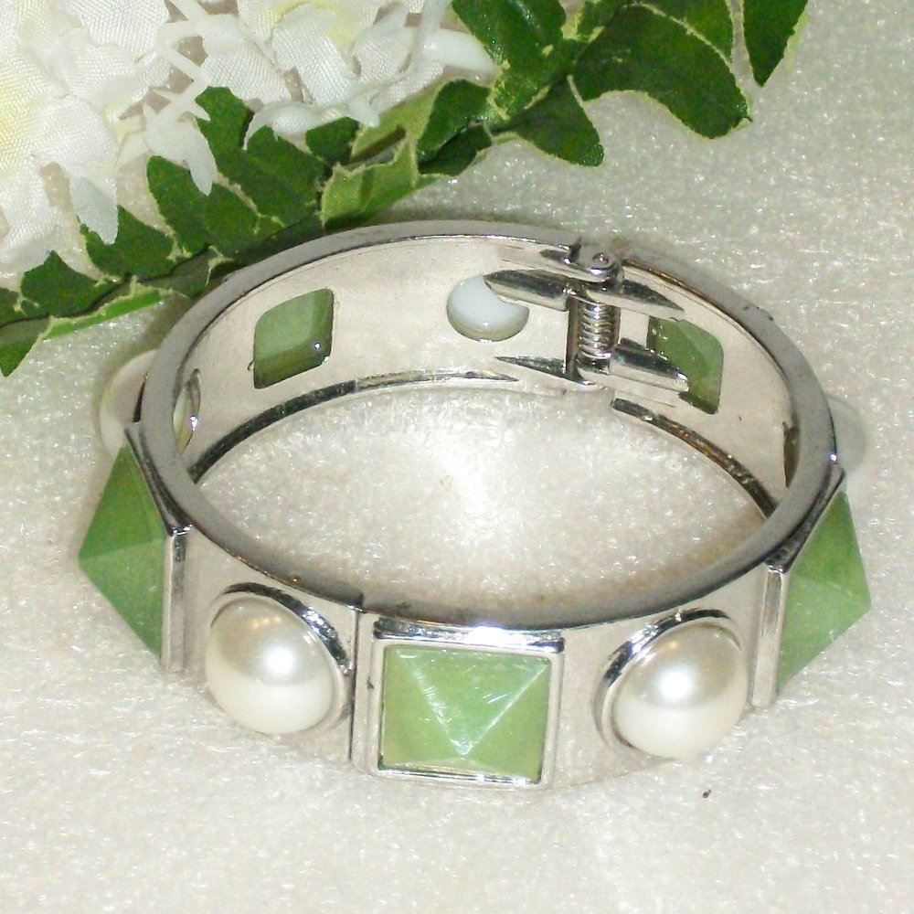 Hinged Silver Tone Bangle Bracelet Green Resin & Faux Cabochon Pearls